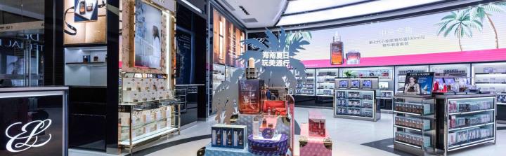 Est&eacute;e Lauder tnie tysiące miejsc pracy. Czy plan Beauty Reimagined uratuje przyszłe wyniki giganta?